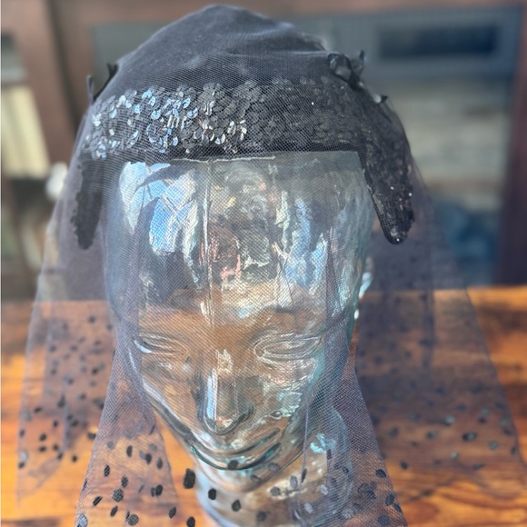 Vintage Elegant Black polka dot lace veil sequined, velvet fascinator - Picture 2 of 12